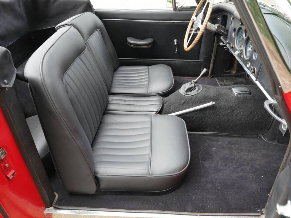 Image 32/50 of Jaguar XK 150 DHC (1960)
