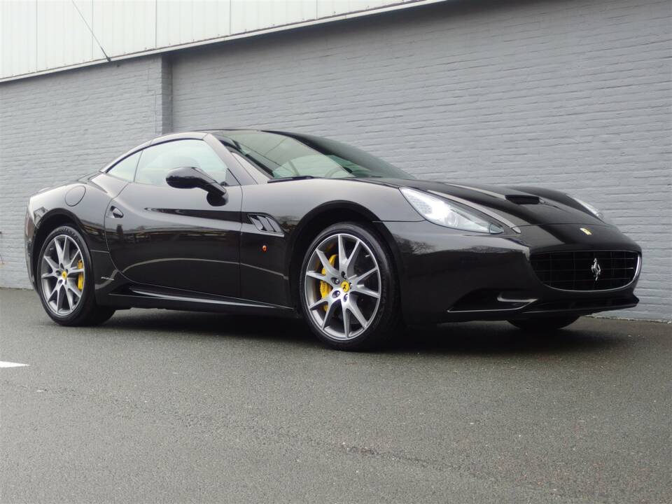Image 2/99 of Ferrari California (2010)