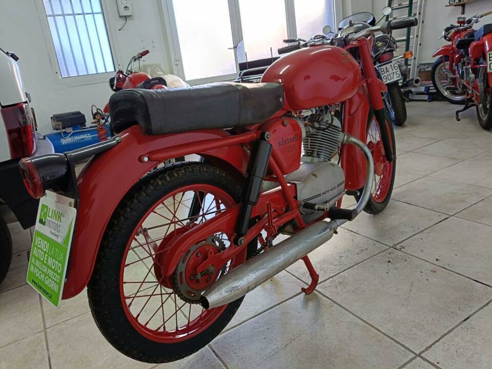 Immagine 5/28 di Moto Guzzi Stornello 125 (1960)
