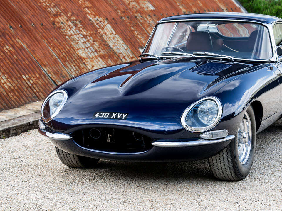 Image 20/39 of Jaguar E-Type &quot;Lightweight&quot; (1962)