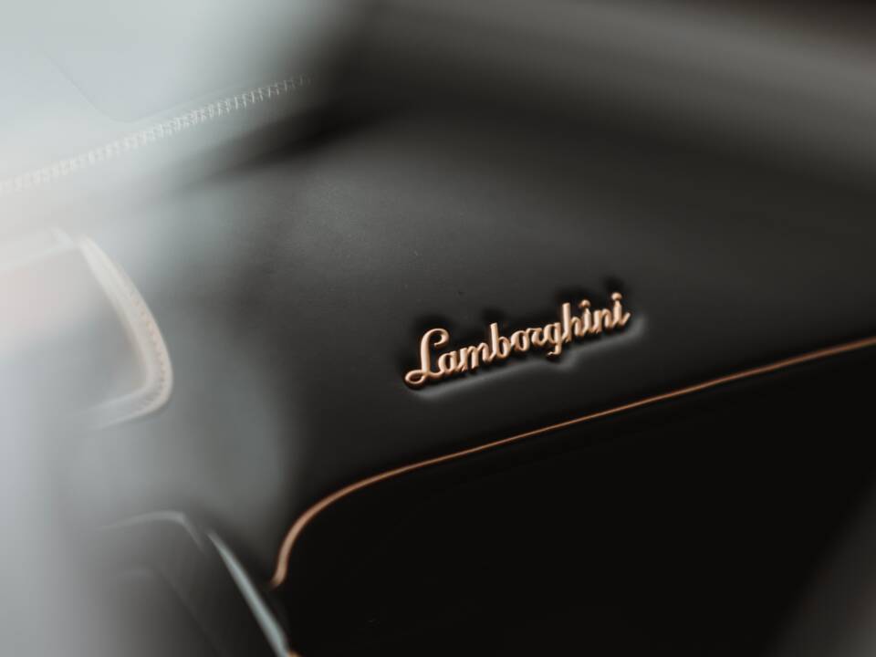 Image 61/68 of Lamborghini Sián FKP 37 (2021)