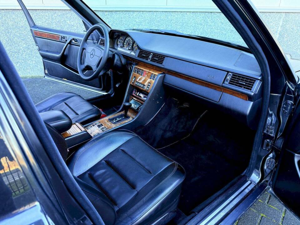 Bild 15/36 von Mercedes-Benz 500 E (1991)