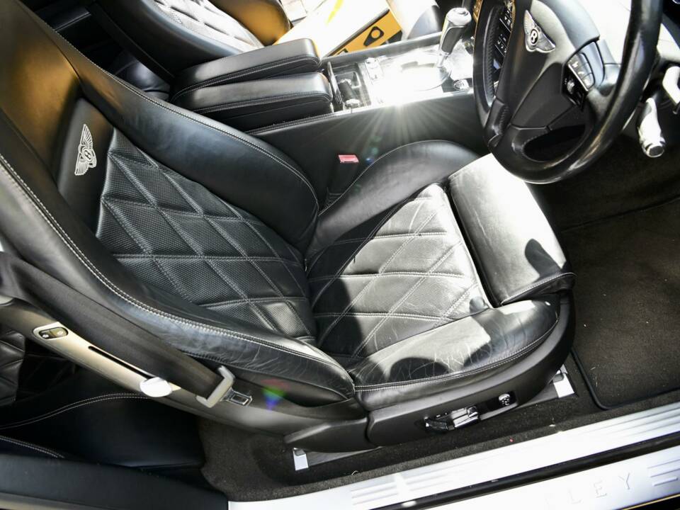 Bild 18/42 von Bentley Continental GTC W12 (2011)