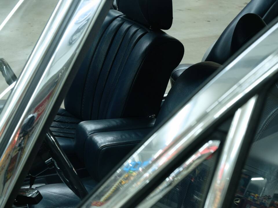 Image 32/50 of Mercedes-Benz 300 SEL 3.5 (1972)