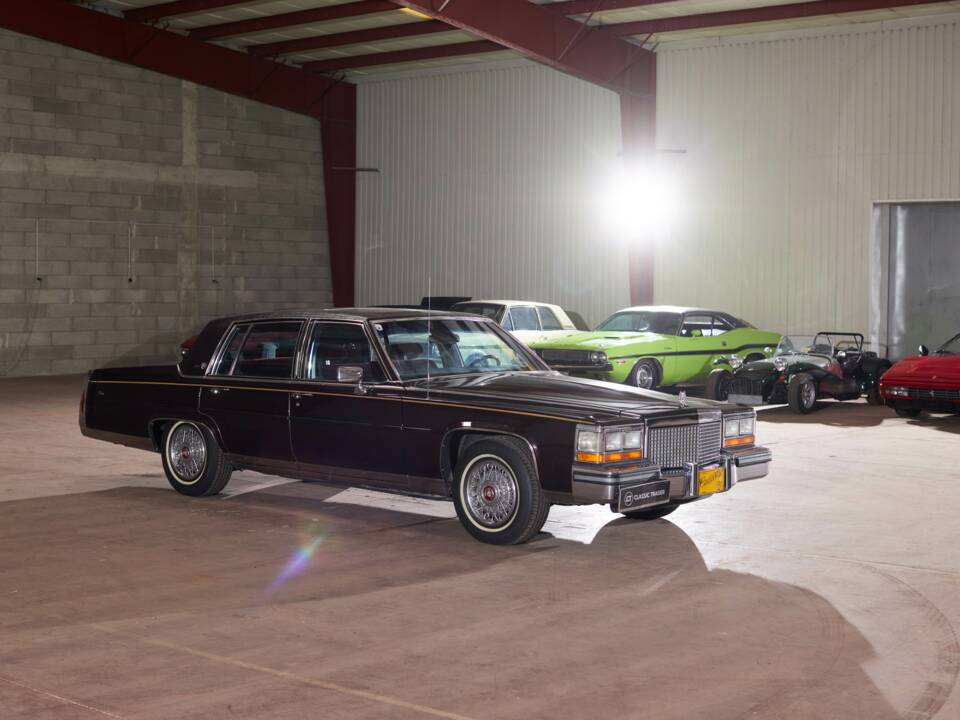 Image 6/58 of Cadillac Brougham Elegance (1988)