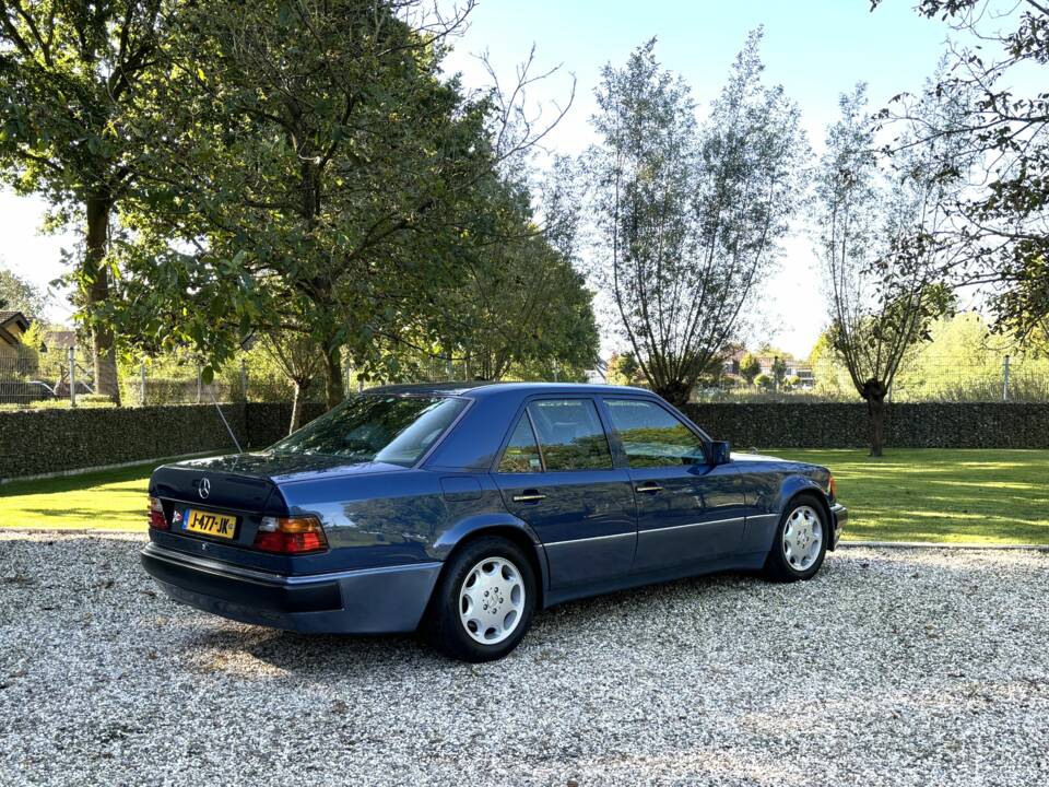 Image 5/24 of Mercedes-Benz 500 E (1993)