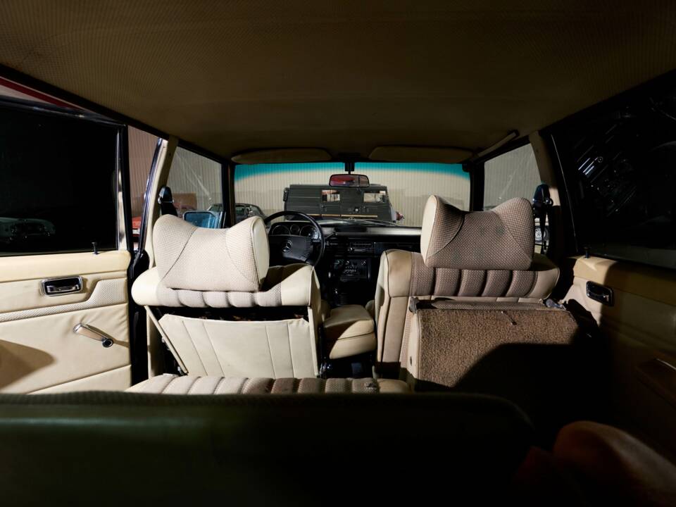 Image 52/64 of Mercedes-Benz 230/6 LWB (1976)