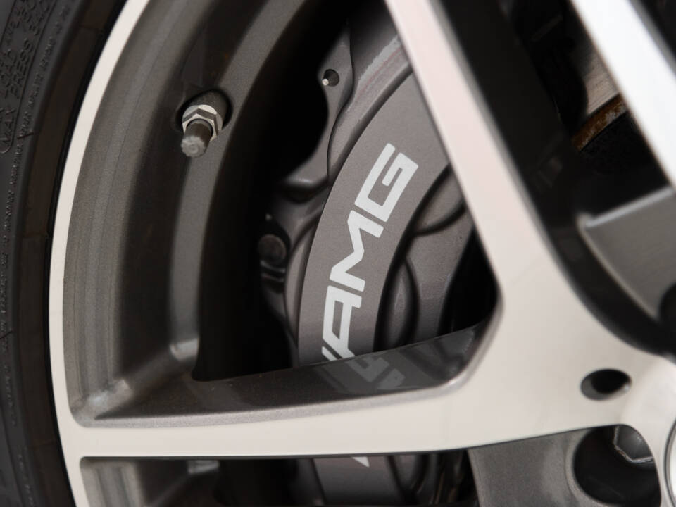 Image 32/56 de Mercedes-Benz SLS AMG (2011)