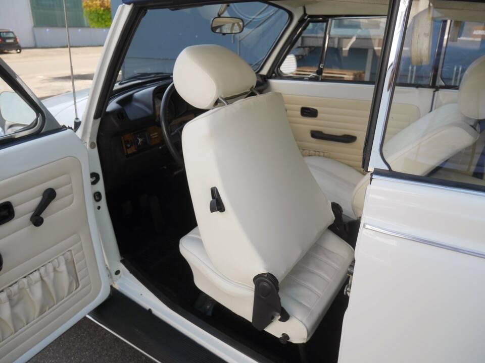 Image 17/45 de Volkswagen Coccinelle 1303 LS (1978)
