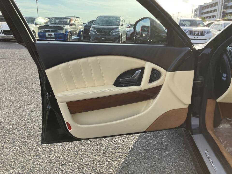Image 8/46 of Maserati Quattroporte S 4.7 (2010)