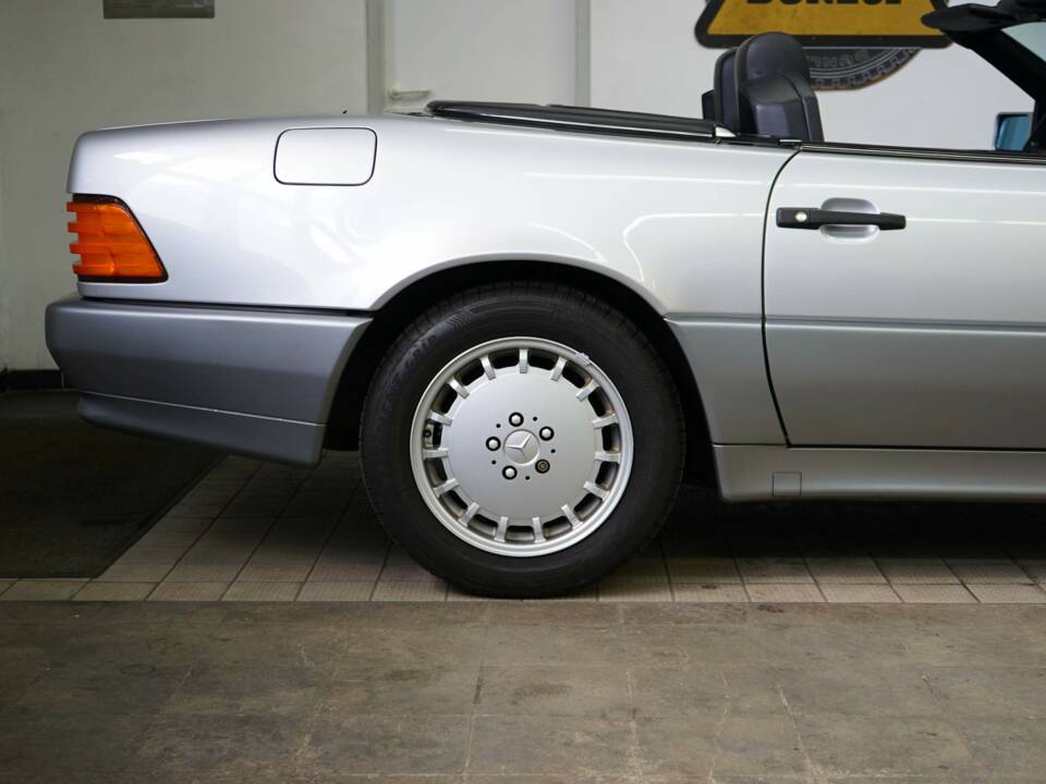 Image 34/38 of Mercedes-Benz 500 SL (1991)