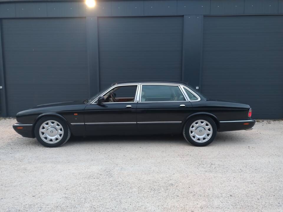 Bild 3/39 von Daimler Super V8 (1998)