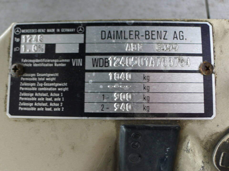 Image 8/33 of Mercedes-Benz 300 CE (1988)