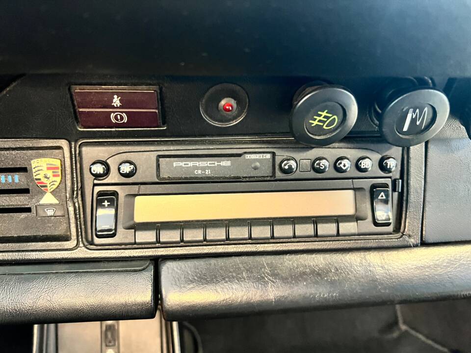 Image 15/71 de Porsche 911 SC 3.0 (1983)