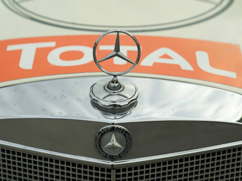 Imagen 23/50 de Mercedes-Benz 220 S (1967)