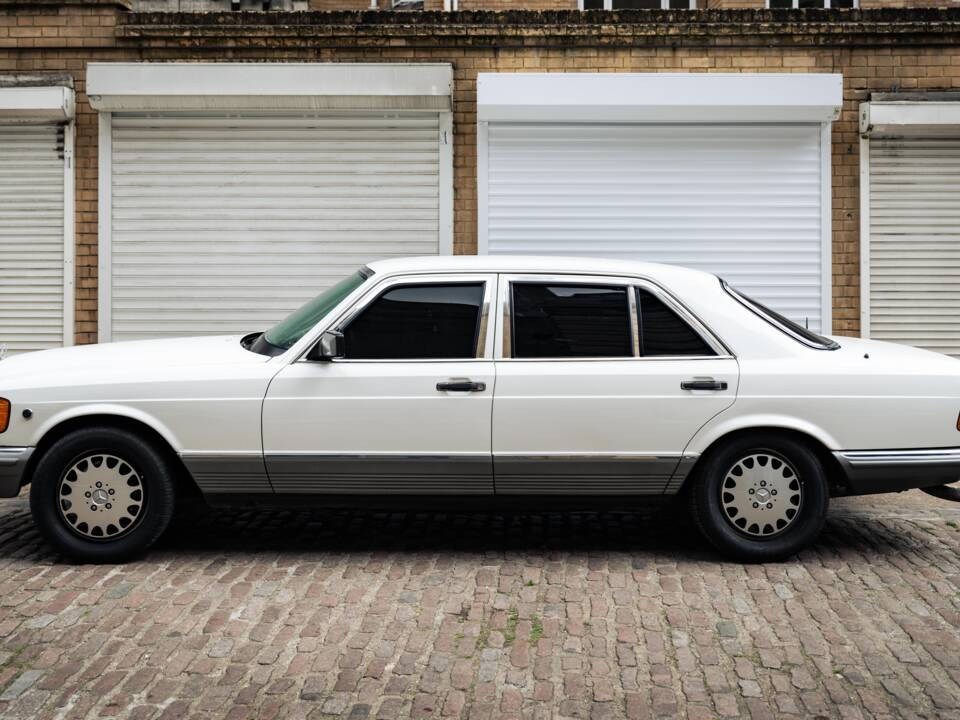 Image 2/50 of Mercedes-Benz 500 SEL (1984)