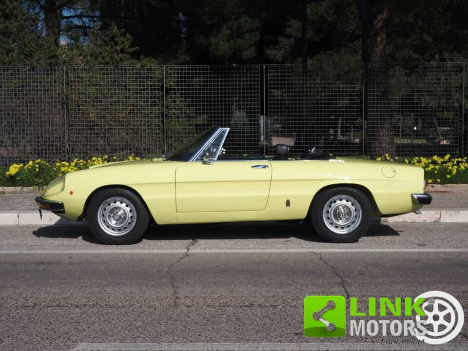 Image 10/10 of Alfa Romeo 2000 Spider Veloce (1975)