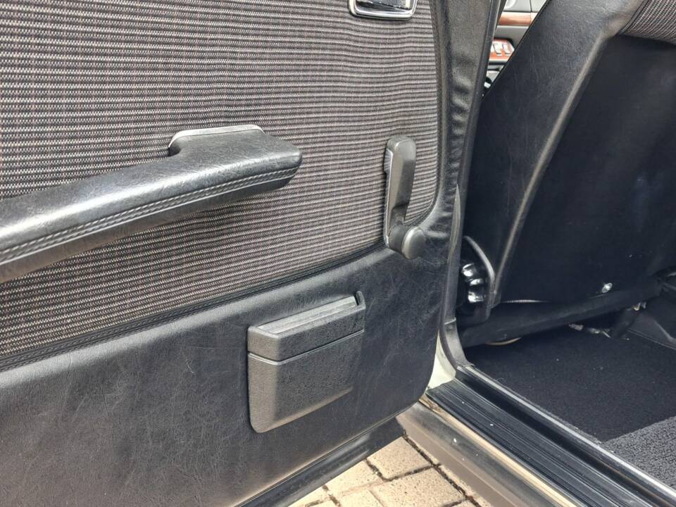 Afbeelding 18/25 van Mercedes-Benz 230 E (1984)