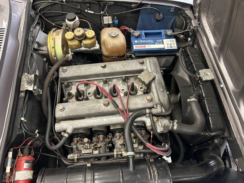 Image 26/35 de Alfa Romeo 2000 GT Veloce (1975)