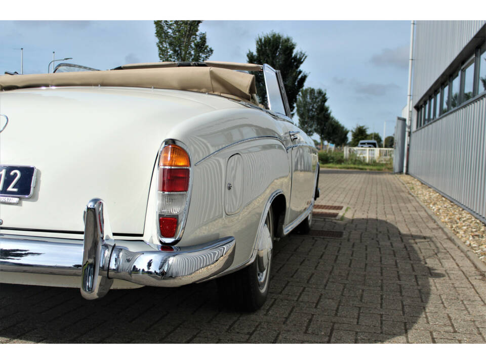 Image 17/35 of Mercedes-Benz 220 SE Cabriolet (1959)