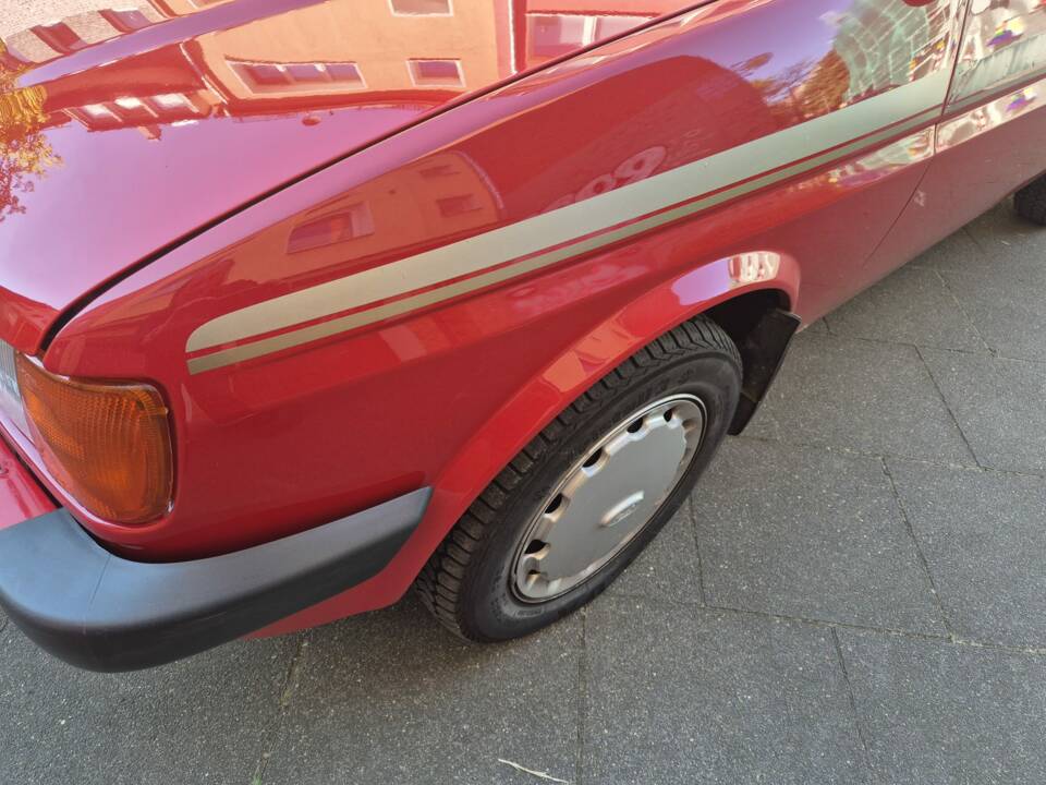 Bild 31/36 von Ford Fiesta 1.6 D (1987)