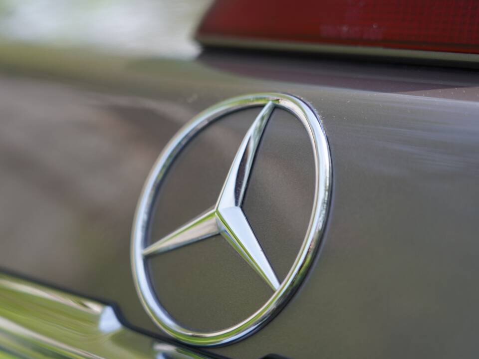 Bild 15/19 von Mercedes-Benz 560 SL (1989)