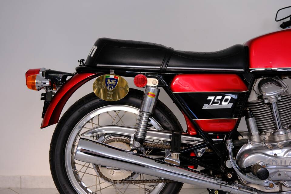 Immagine 12/96 di Ducati 750 GT (1974)