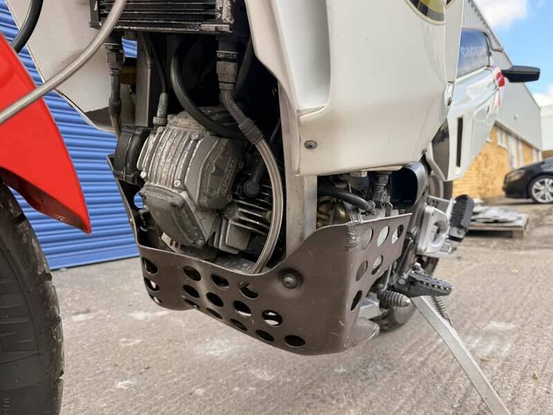 Image 28/40 of Cagiva DUMMY (1994)