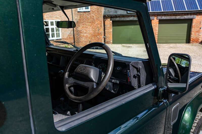 Image 49/50 de Land Rover Defender 90 Td5 (1999)