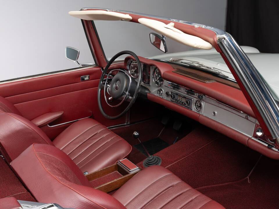 Bild 41/44 von Mercedes-Benz 280 SL (1970)