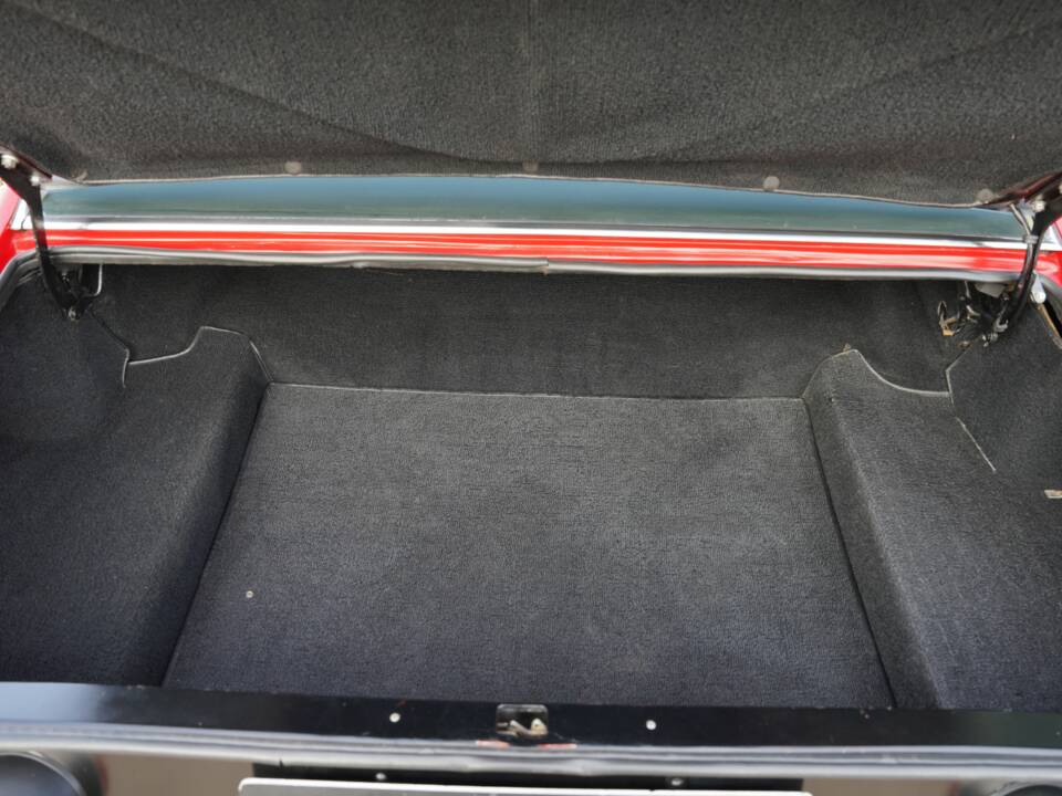 Image 33/50 de Ferrari 365 GT4 2+2 (1974)