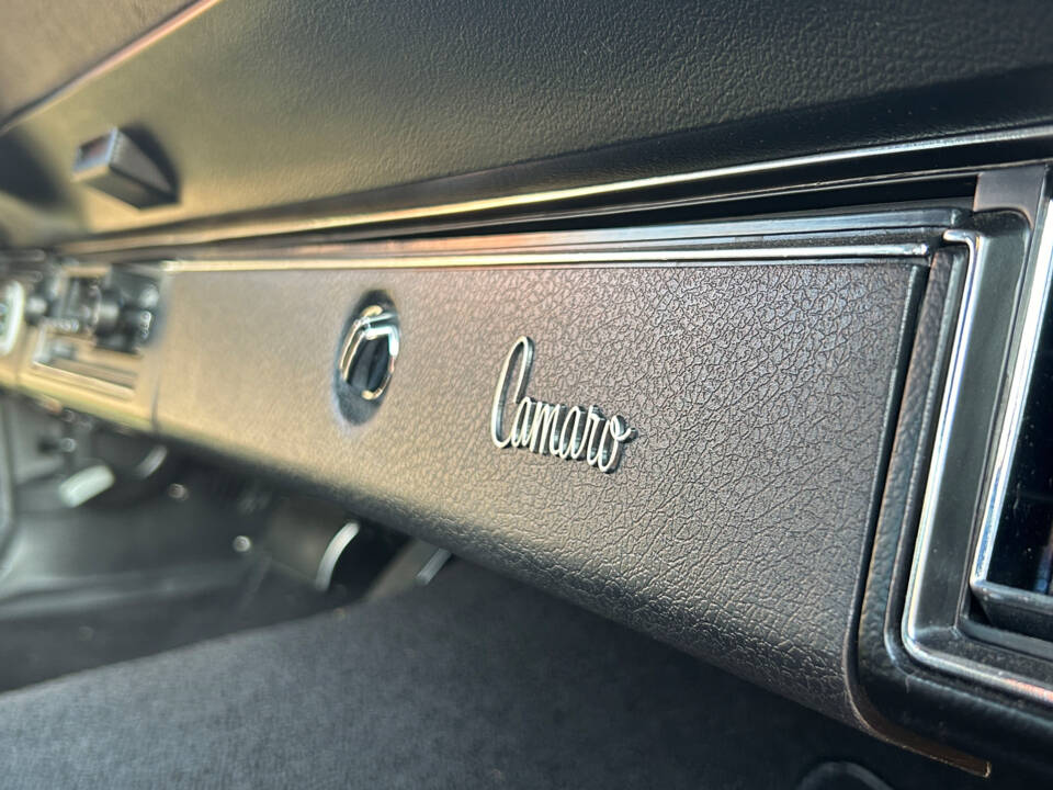 Image 56/100 of Chevrolet Camaro (1970)