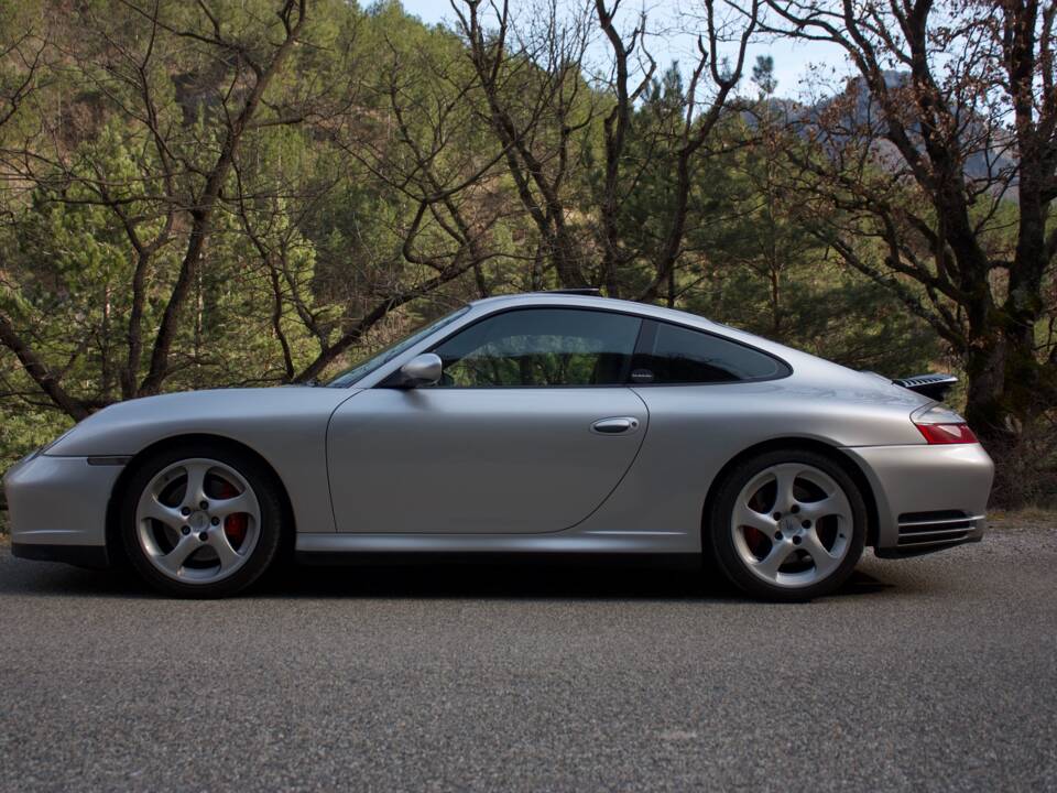 Image 6/19 of Porsche 911 Carrera 4S (2002)