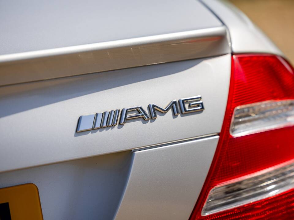 Image 20/50 of Mercedes-Benz CLK 55 AMG (2003)