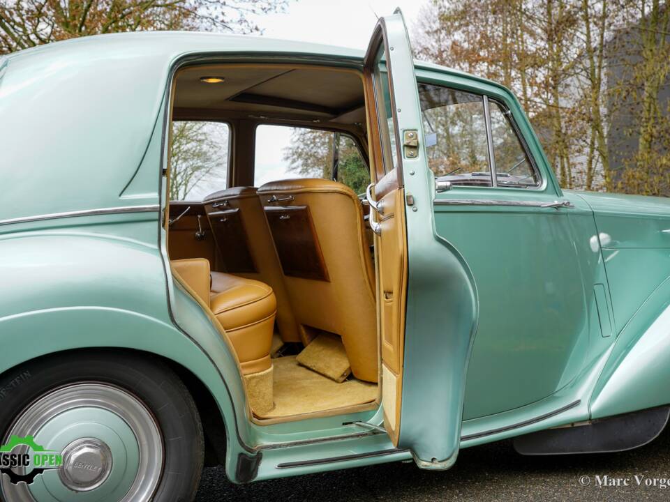 Image 36/46 of Bentley R-Type (1953)