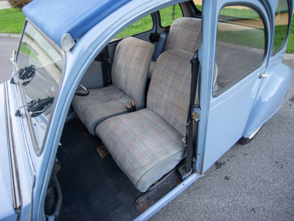 Image 14/38 de Citroën 2 CV 6 (1988)