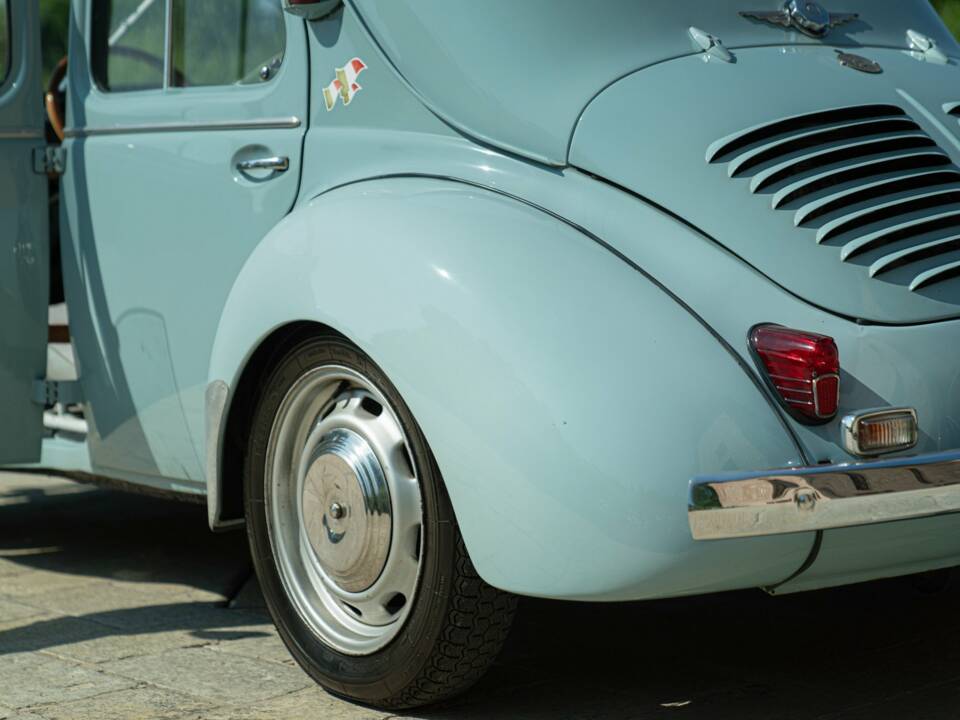 Image 23/50 of Renault 4 CV (1957)