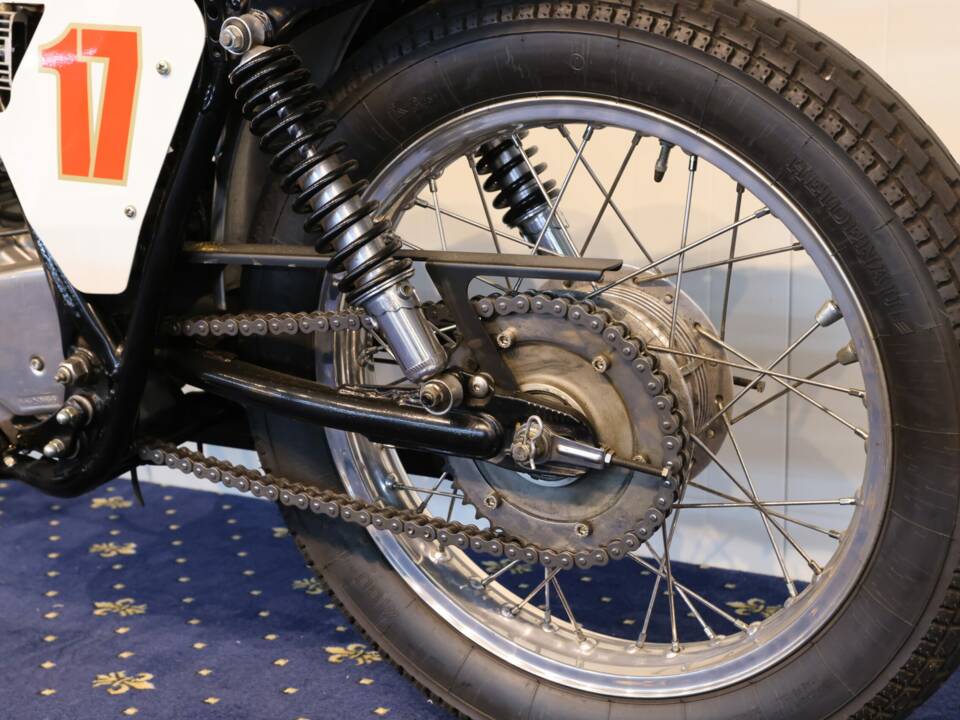 Image 30/30 of Yamaha SR500 (1981)