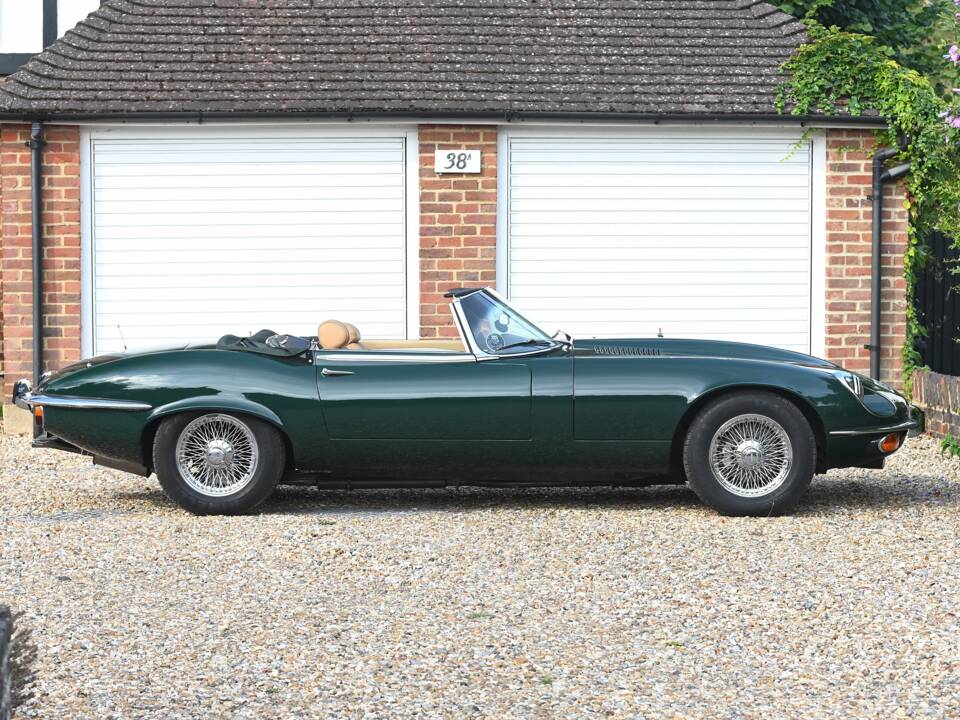 Image 2/26 de Jaguar Type E V12 (1973)