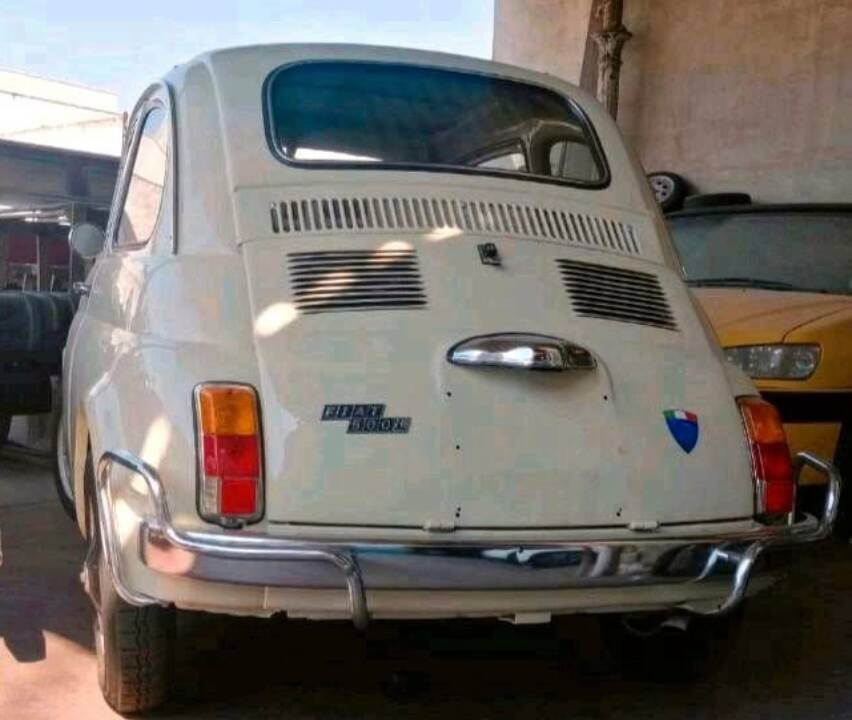 Image 2/25 of FIAT 500 L (1970)