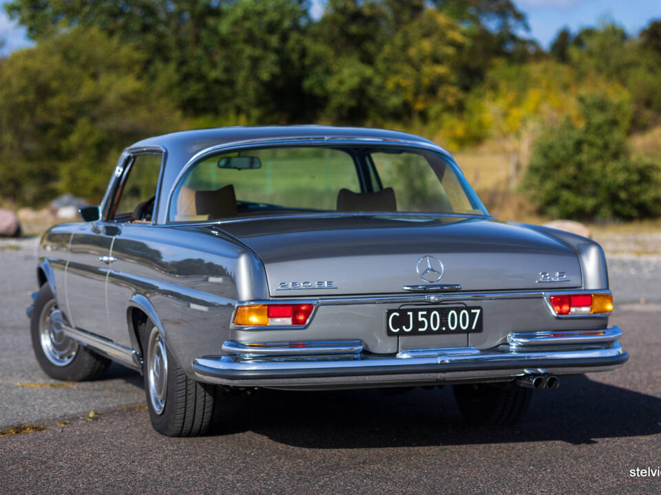 Imagen 10/61 de Mercedes-Benz 280 SE 3,5 (1971)