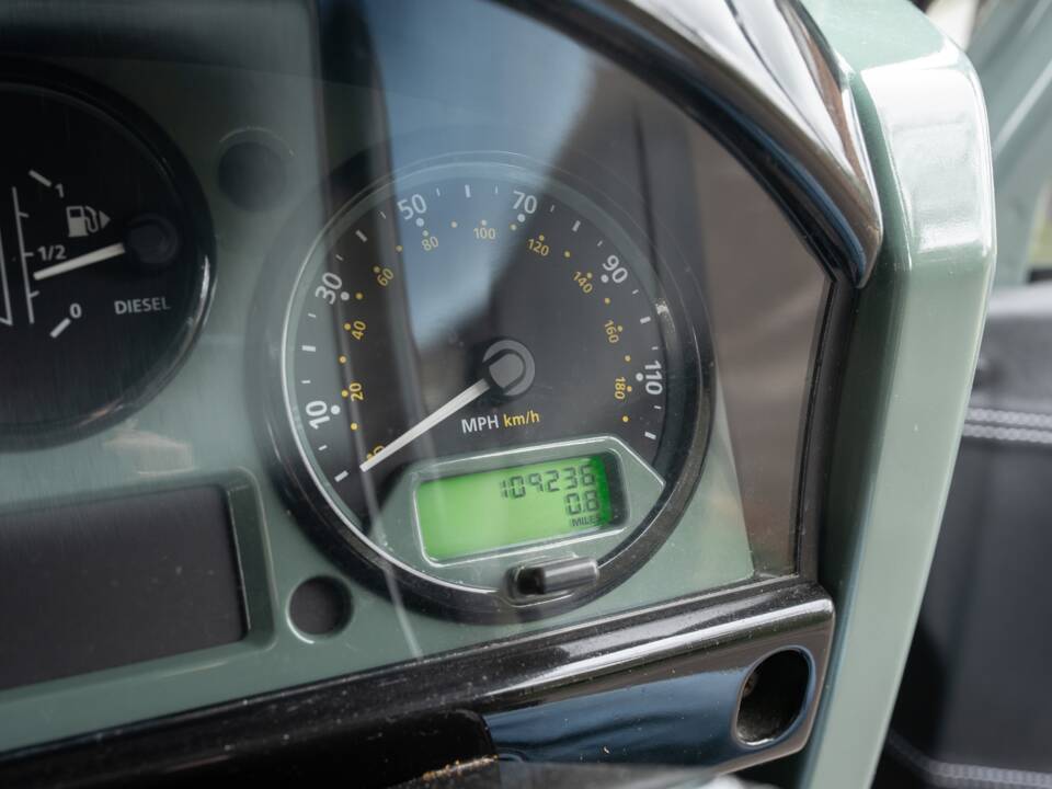 Image 50/50 de Land Rover Defender 110 Crew Cab SE (2010)