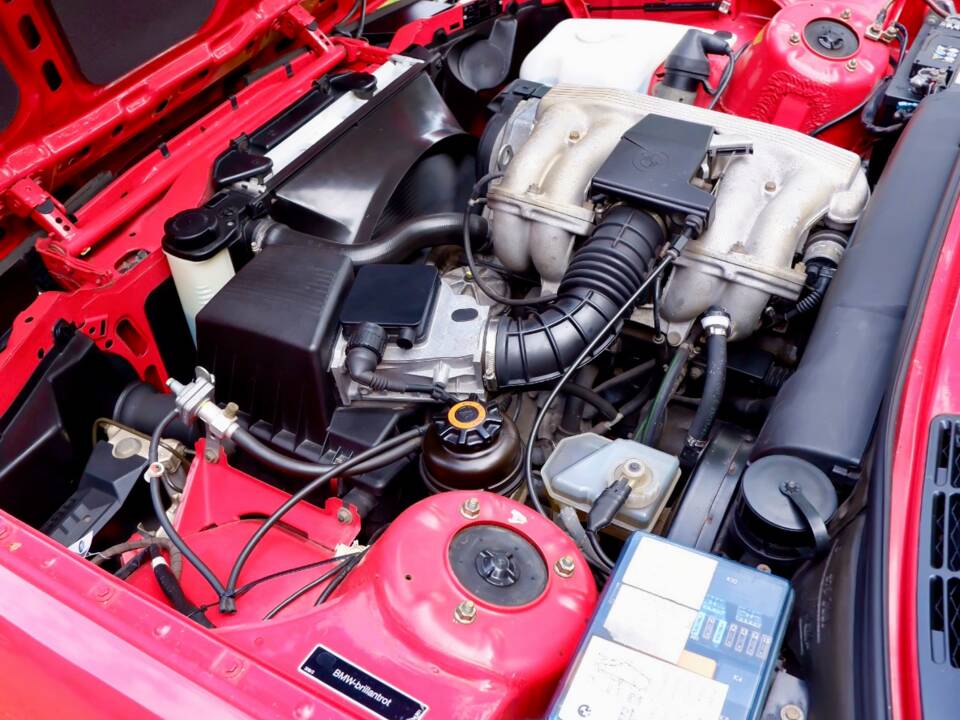 Imagen 8/26 de BMW 318i (1992)