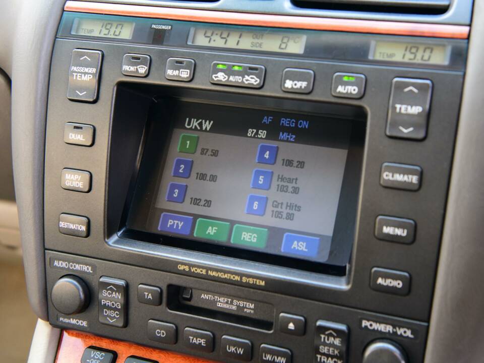 Afbeelding 48/50 van Lexus LS 400 (1998)