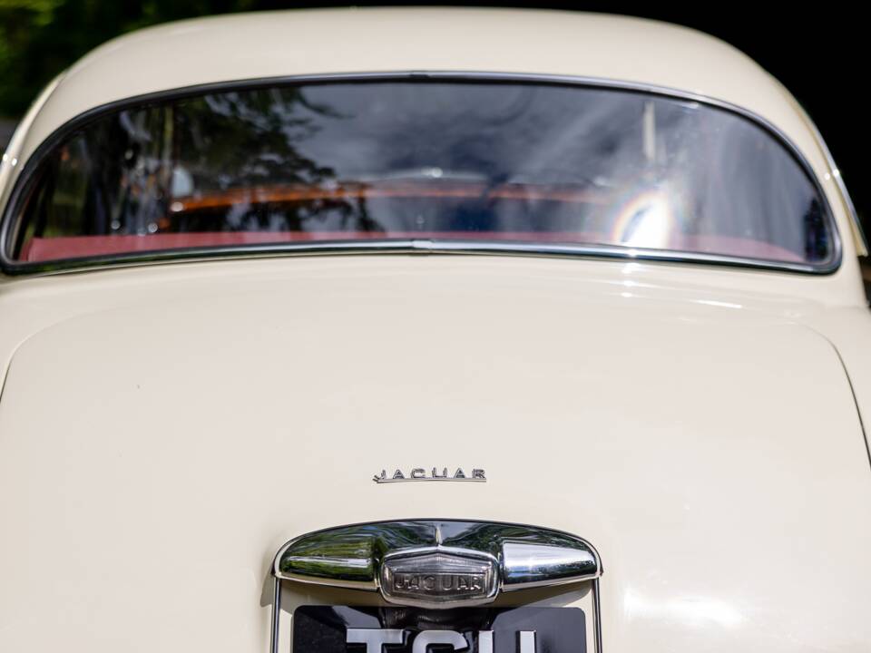 Image 16/50 de Jaguar Mk II 2.4 (1967)