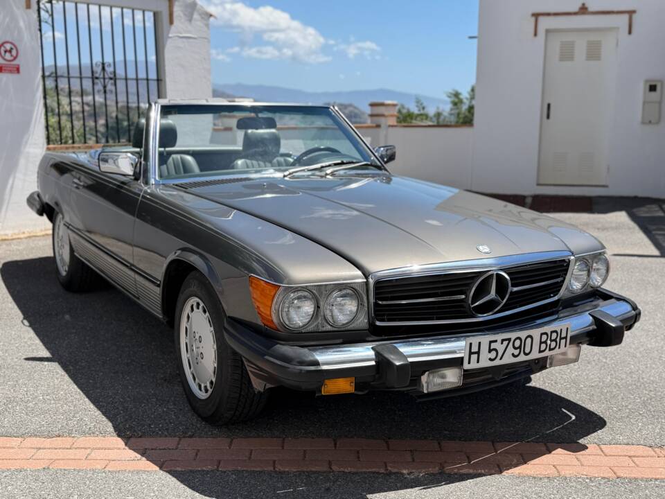 Imagen 2/12 de Mercedes-Benz 560 SL (1988)