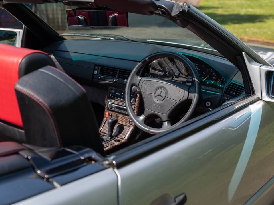 Image 26/50 of Mercedes-Benz SL 320 &quot;Mille Miglia&quot; (1995)