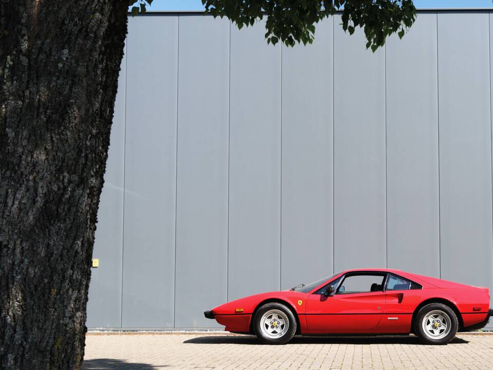 Image 30/61 of Ferrari 308 GTBi (1982)