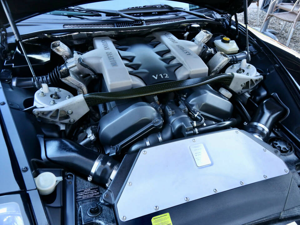 Immagine 35/50 di Aston Martin V12 Vanquish (2002)