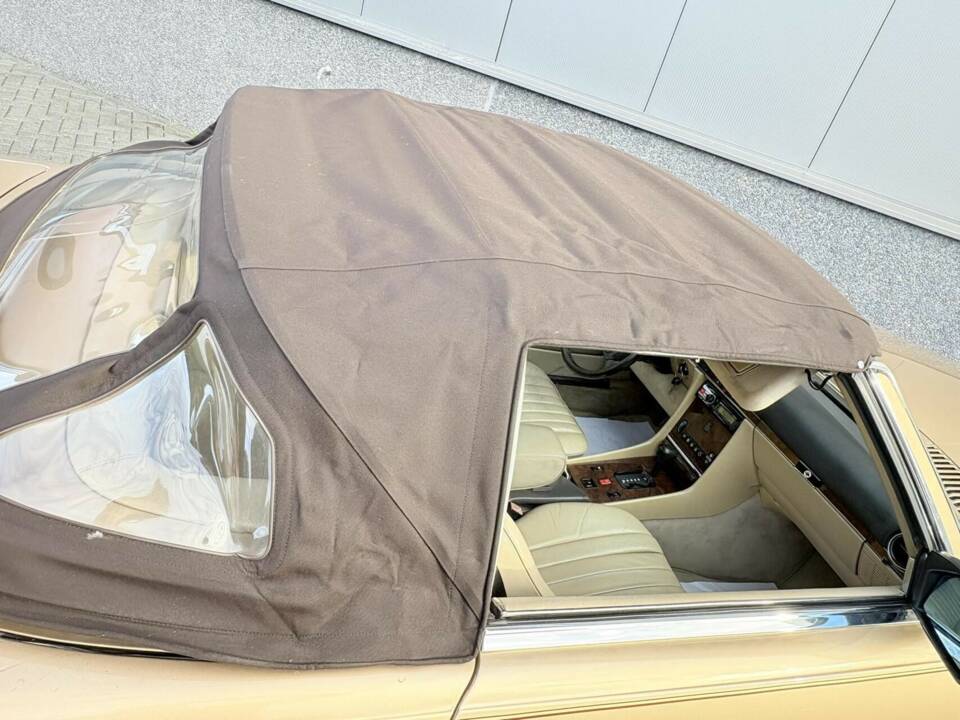 Image 21/50 of Mercedes-Benz 560 SL (1987)